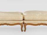 paire de bancs rembourrés avec coussins rembourrés, de style Louis XV