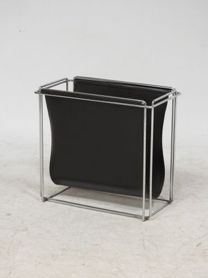 porte-revues en cuir noir avec cadre chromé