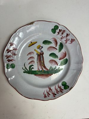 Assiette dite « Madame Bernard », en faïence de l’Est.
