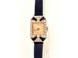 une montre-bracelet de femme ornée de diamants