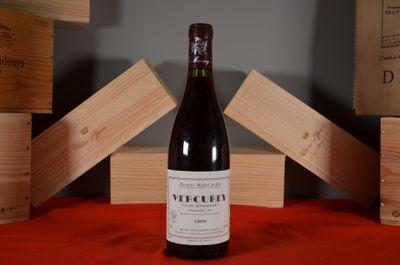 a bottle of wine that is sitting on a table
