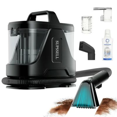 un aspirateur posé par terre, muni d'une brosse