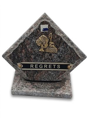 une plaque en pierre sur laquelle figure l'image d'un homme et d'un chien