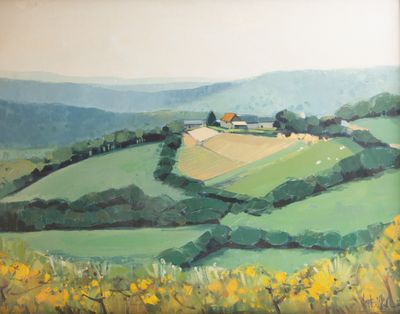 un tableau représentant un champ vert avec une maison au loin