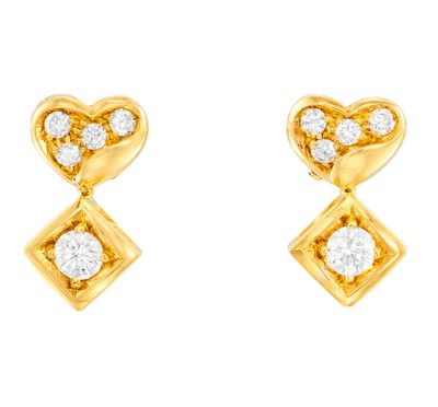 une paire de boucles d'oreilles en or et diamants