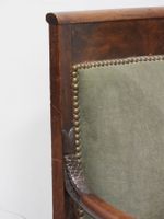 Fauteuil aux accotoirs en tête de dauphin à décor de palmett… (photo 4)