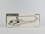 une image représentant une boîte contenant une maquette d'hélicoptère