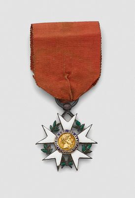 an image of a medal with a star on it on a white background