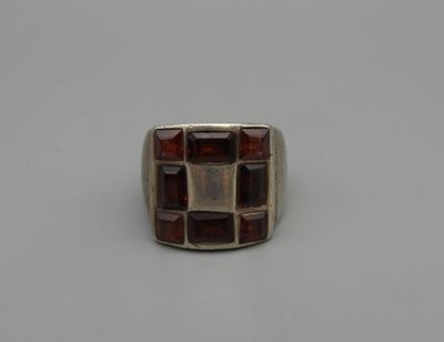 Bague large en argent 925millième et pavage de pierres rouge…