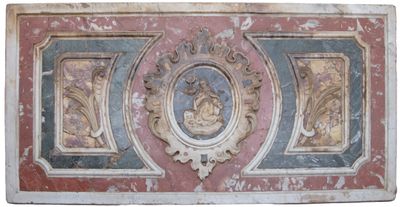 une image d'un tableau sur le mur d'un bâtiment