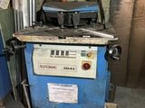 une machine qui se trouve dans un garage