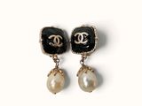 chanel earrings with black and white pearls