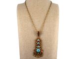 gros plan d'un collier sur un mannequin mannequin mannequin mannequin mannequin mannequin mannequin mannequin mannequin