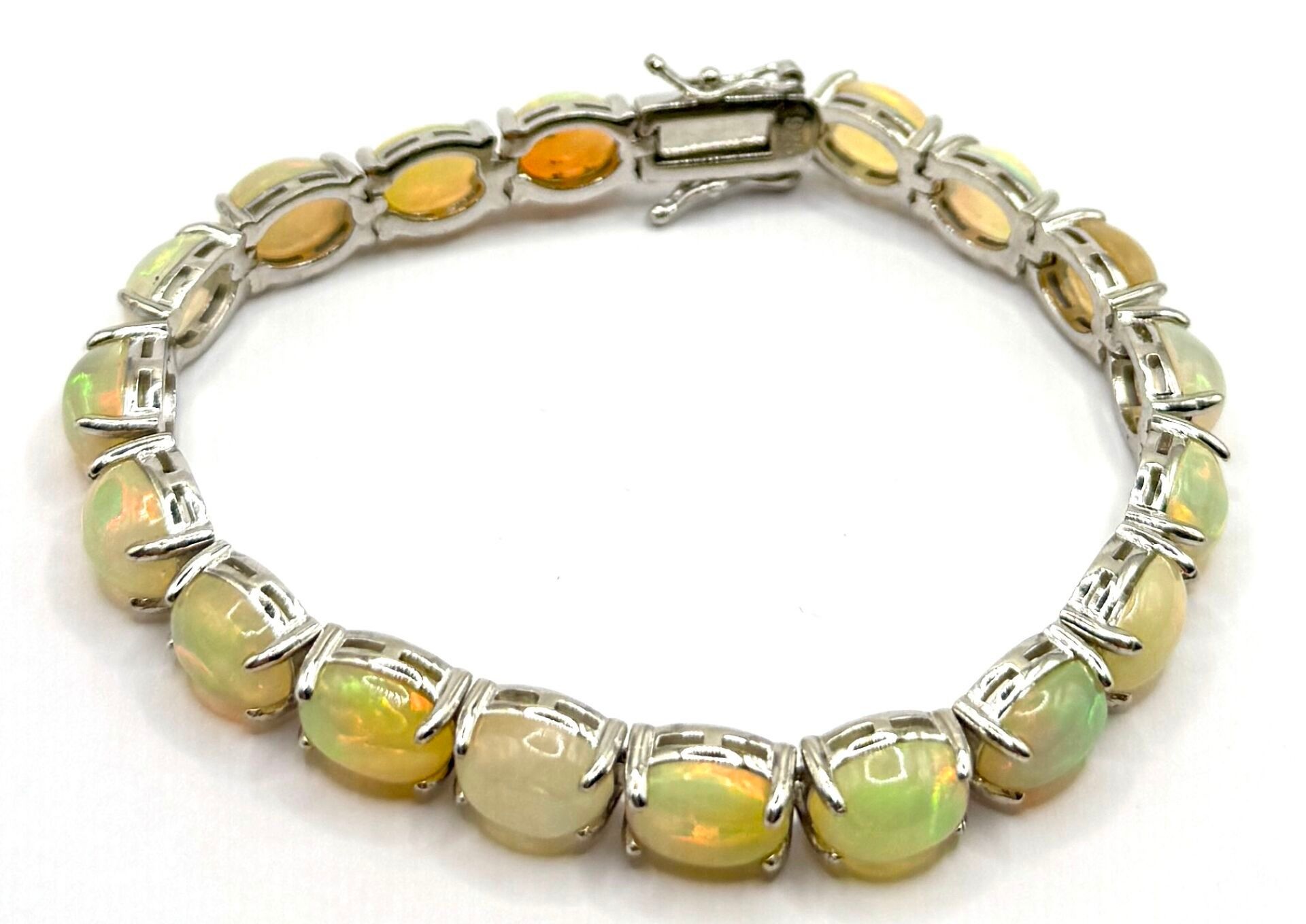 Bracelet en argent serti d'opales - L env 17cm - PB : 18,75 g - Devis gratuit sur demande : Envoi postal en colissimo...