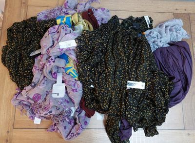 lot de 35 étoles été neuve marque access et cheressi