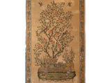 un tableau représentant un arbre orné d'oiseaux et de fleurs