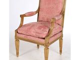 une image représentant une chaise dont l'assise est recouverte d'un tissu rose