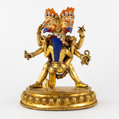 Statue de Garuda à deux têtes et de son épouse en yab-yum, b…