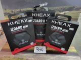 trois boîtes de mini-écouteurs Kheax Zoard posées sur une table
