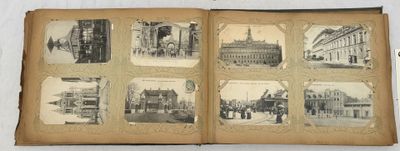 un vieux livre avec des images de bâtiments et de personnes dessus