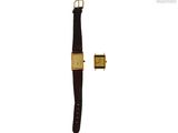 une image représentant une montre-bracelet dotée d'un boîtier plaqué or et d'un bracelet en cuir marron