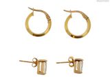trois paires de boucles d'oreilles et une bague sur fond blanc