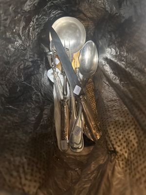 many spoons and spoon spoons in a bag