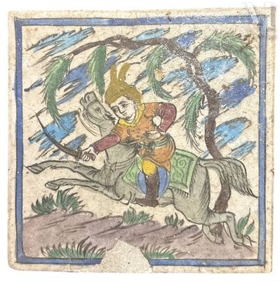 IZNIK CARREAU En faïence à décor d'un guerrier chevauchant s…