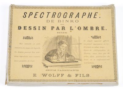 un vieux livre sur lequel figure le dessin d'un homme assis à un bureau