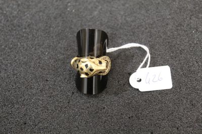 a black and gold ring with a leopard head on it