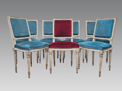 lot de six chaises de salle à manger de style Louis XVI avec assise rembourrée en velours