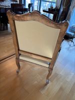 Un fauteuil à la reine en bois sculpté à décor de feuillages… (photo 3)
