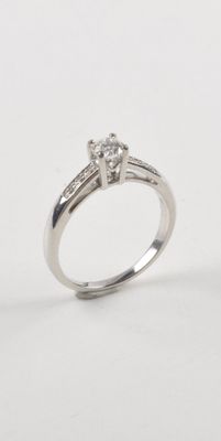 MAUBOUSSIN. Bague solitaire « Tu es le sel de ma vie » serti…