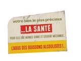 a sign that says la sante on the side of a building