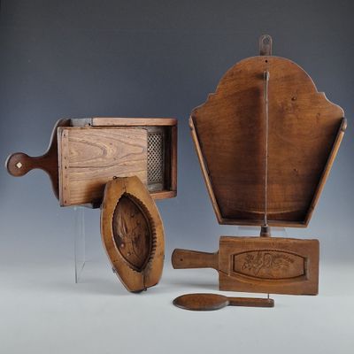 Art Populaire - Lot Compose DE Trois Objets DE LA Vie Quotid…