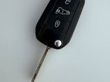 a picture of a car key that is attached to a keychain