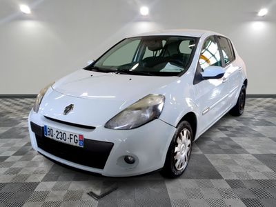 RENAULT - CLIO III DCI 70 115G ECO2 DYNAMIQUE TOMTOM - GO - Mise en se - Photo 1