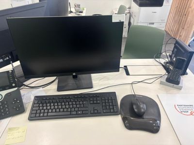 Un ensemble informatique HP comprenant : Un écran, un clavier, une tou - Photo 1