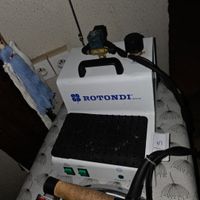 LOT 5: Centrale à vapeur ROTONDI, Fer à repasser, Surjeteuse… (photo 3)