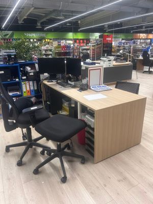 1 Bureau avec rehausse - Photo 1