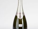La bouteille de champagne est vide et prête à être remplie.