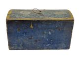 a small blue box with a handle on it