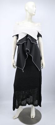 Proenza SCHOULER - Lot composé d'un top à complications noir…