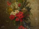 tableau représentant un vase de fleurs posé sur une table, orné d'un ruban rouge