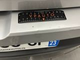 a sticker that says vauto on the front of a car