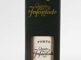 une bouteille de vin dans un coffret noir sur fond blanc
