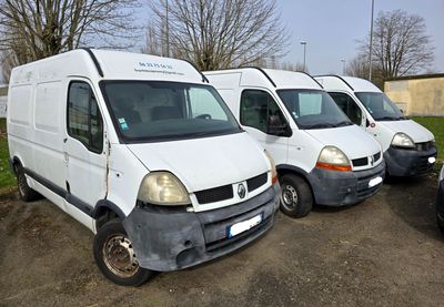 Lot de 3 RENAULT Master fourgon, non roulants, à réparer : 2… - Photo 1