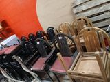 a lot of chairs that are sitting in a room