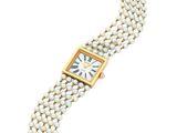 une montre pour femme avec un bracelet blanc et or