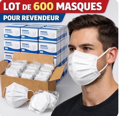 un homme portant un masque à côté d'une boîte de masques